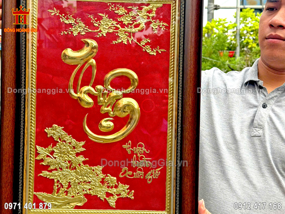 Từng đường nét trên bức tranh chữ thuận được nghệ nhân chế tác tỉ mỉ nhất